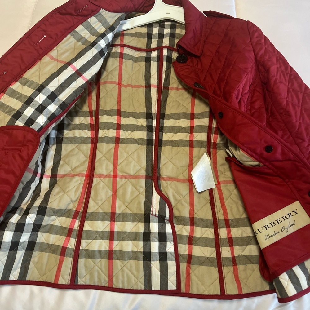 Xs Burberry jacket, worn a handful of times. No tears no flaws!